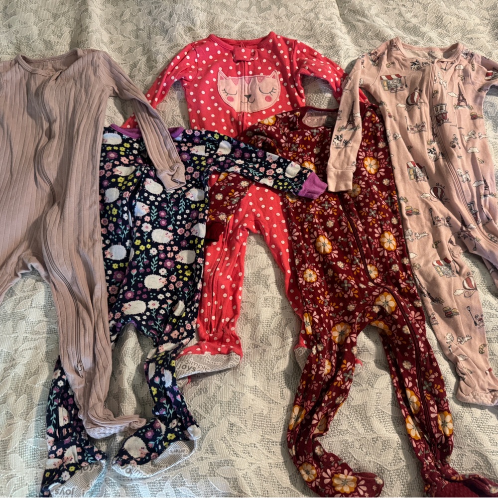 13 pieces - Baby girl clothing -  12m-18m